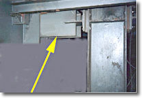 Conector de carga tradicional fabricado con una planchuela relativamente delgada
